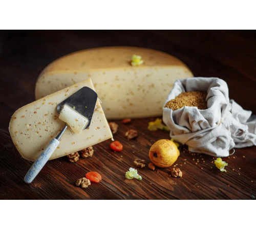 Сыр Гауда с пажитником (фенугреком), (нарезка от 300 грамм)