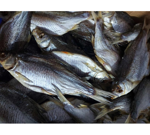 Тарань в'ялена, чищена, без ікри, розмір 10-15 шт на 1кг