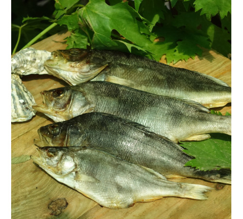 Окунь вяленый, непотрошеный, с луской, размер 100-700 грамм