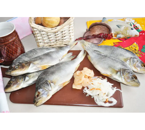 Окунь вяленый, непотрошеный, с луской, размер 100-700 грамм