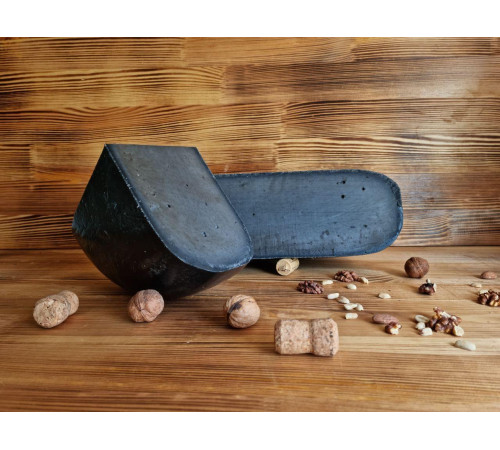 Сыр Гауда Сир с чернилом каракатицы (нарезка от 300 грамм)